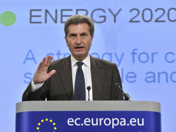 Ủy viên năng lượng EU phản đối cắt quan hệ khí đốt với Nga ảnh 1