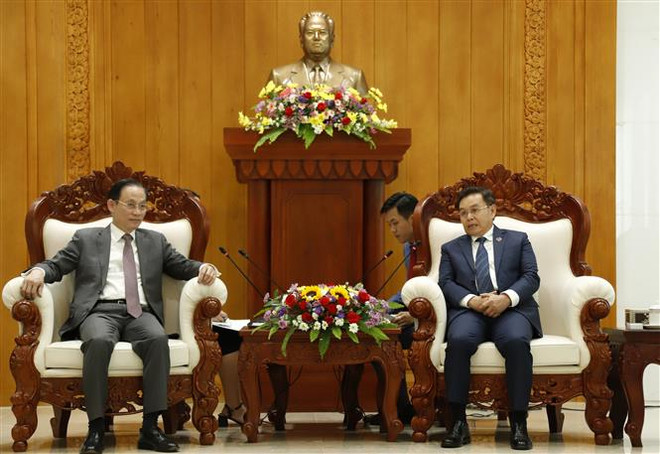 Chủ tịch Quốc hội Lào Xaysomphone Phomvihane tiếp thân mật đồng chí Lê Hoài Trung và đoàn. (Ảnh: Phạm Kiên/TTXVN) Thúc đẩy hợp tác giữa hai Ban Đối ngoại Trung ương Việt Nam và Lào ảnh 3