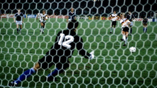 Andreas Brehme ghi bàn thắng từ chấm 11m, giúp Đức đánh bại Argentina ở chung kết World Cup 1990. (Nguồn: Sky) Andreas Brehme-2002-2.jpg