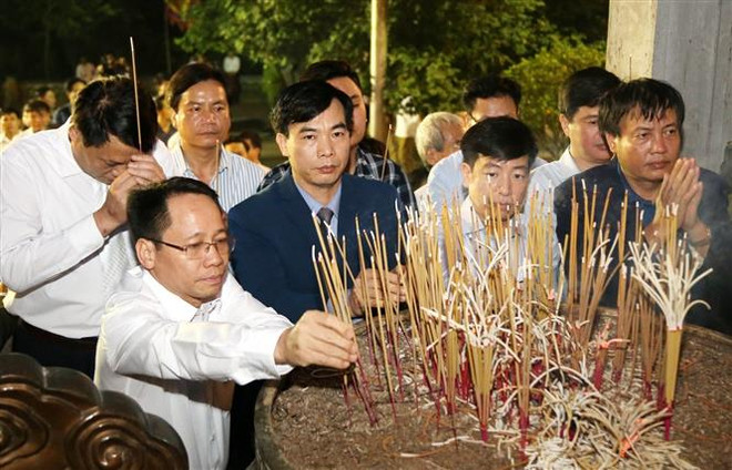 Dâng hương tưởng niệm các Vua Hùng đêm giao thừa Tết Kỷ Hợi 2019 ảnh 1