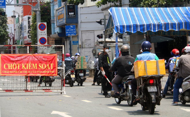 TP.HCM xử lý nghiêm trường hợp ra đường không có lý do chính đáng ảnh 1