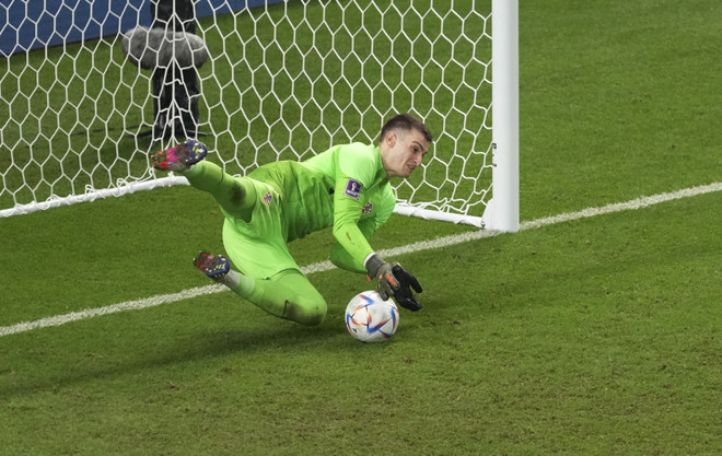 Thủ môn Livakovic đi vào lịch sử sau trận thắng Nhật bản ảnh 1