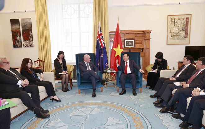 Chủ tịch Quốc hội Vương Đình Huệ tiếp Lãnh đạo Đảng đối lập New Zealand Christopher Luxon. (Ảnh: Doãn Tấn/TTXVN) Chủ tịch Quốc hội tiếp lãnh đạo UB Đối ngoại, Đảng Dân tộc New Zealand ảnh 2