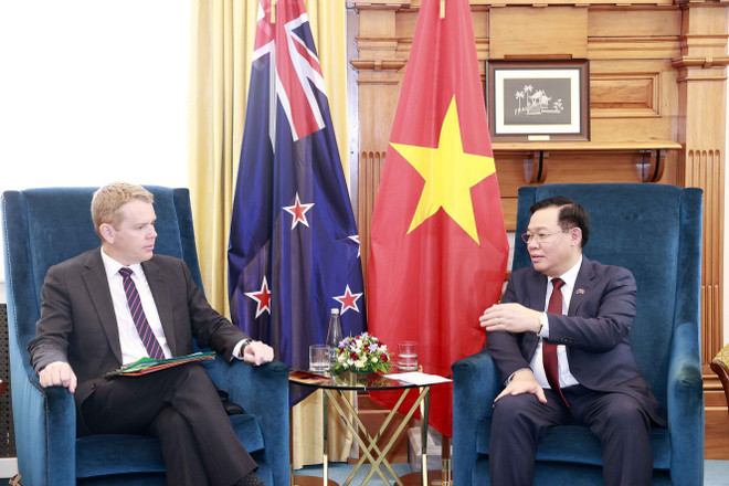 Chủ tịch Quốc hội Vương Đình Huệ tiếp Bộ trưởng Giáo dục New Zealand Chris Hipkins. (Ảnh: Doãn Tấn/TTXVN) Chủ tịch Quốc hội tiếp lãnh đạo UB Đối ngoại, Đảng Dân tộc New Zealand ảnh 3