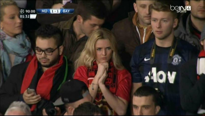 Fan nữ xinh đẹp của M.U gây sốt ở trận gặp Bayern ảnh 1