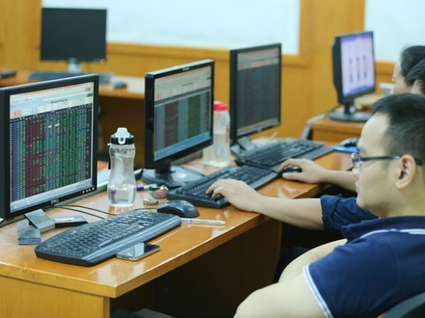 Năm mã chứng khoán được giao dịch mạnh nhất trong tuần ảnh 1