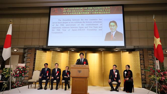 Quốc vụ khanh Bộ Ngoại giao Nhật Bản Takei Shunsuke đọc thông điệp chúc mừng của Thủ tướng Kishida Fumio nhân dịp kỷ niệm 78 năm Quốc khánh Nước Cộng hòa xã hội chủ nghĩa Việt Nam. (Ảnh: Đức Thịnh/TTXVN) Không ngừng vun đắp mối Quan hệ Hữu nghị Việt Nam-Nhật Bản ảnh 2
