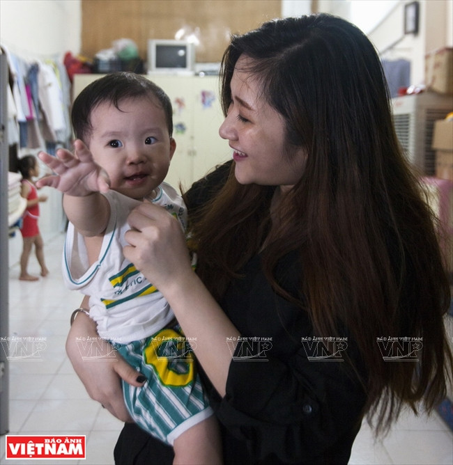 Niềm vui của một phật tử khi vui chơi với các em nhỏ tại chùa Kỳ Quang II Chùa Kỳ Quang II - Mái ấm tình thương của những mảnh đời bé nhỏ ảnh 10