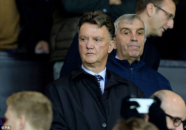 Louis van Gaal tái mặt khi Angel di Maria đau đớn trên sân ảnh 2