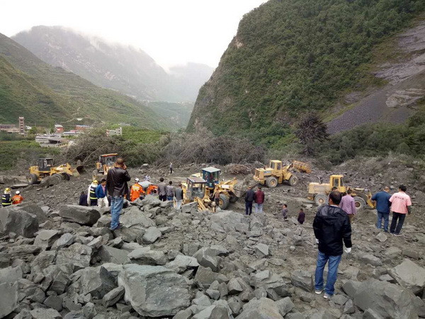 Điện thăm hỏi vụ sạt lở núi nghiêm trọng tại Tứ Xuyên, Trung Quốc ảnh 1