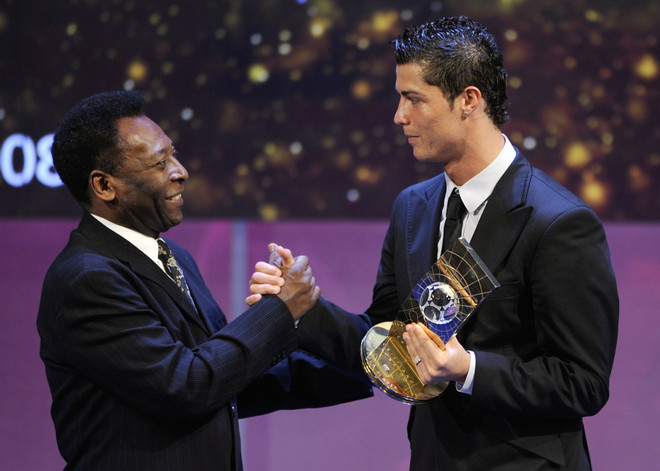 Ronaldo chính thức xô đổ kỷ lục vĩ đại của 'Vua bóng đá' Pele ảnh 2