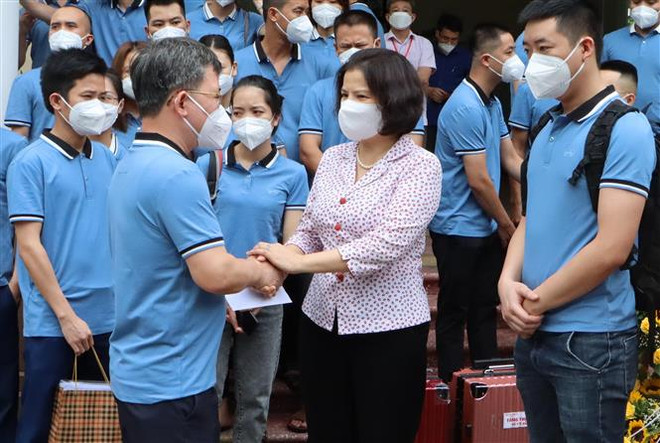 Tiếp tục tăng cường lực lượng, thiết bị y tế hỗ trợ các tỉnh phía Nam ảnh 1