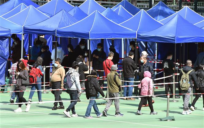 Số ca tử vong vì COVID-19 tăng mạnh, Hong Kong cân nhắc phong tỏa ảnh 1