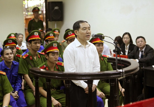 [Photo] Phiên tòa xét xử phúc thẩm vụ án Dương Chí Dũng ảnh 3