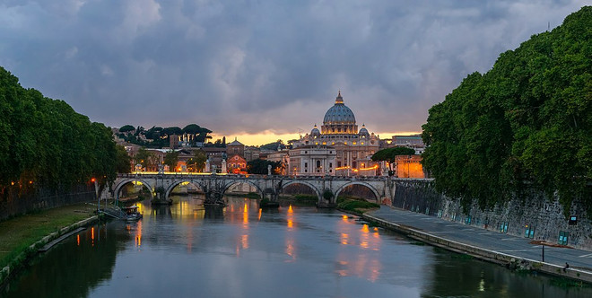 Sant'Angelo_bridge,_dusk,_Rome,_Italy.jpg