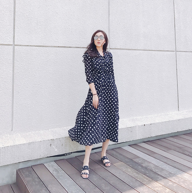 Sao Việt tỏa sáng trên “sàn diễn đường phố” với đồ tối giản ảnh 2