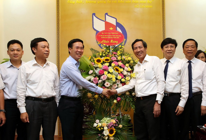 Tiếp tục nỗ lực là chiến sỹ xung kích trên mặt trận tư tưởng-văn hóa ảnh 1