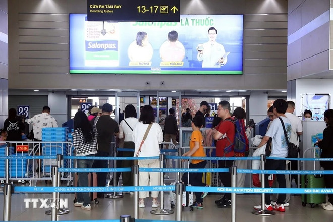 Các tuyến bay nội địa dịp cuối tháng 4 vé máy bay có mức tăng cao. (Ảnh minh họa: Huy Hùng/TTXVN) ve_may_bay_tang_1504.jpg