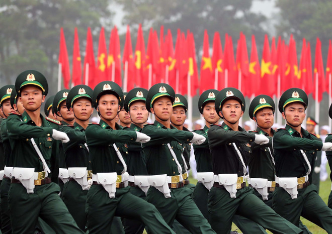 Khối sĩ quan biên phòng tham gia hợp luyện diễu binh, diễu hành trong Lễ kỷ niệm 70 năm Chiến thắng Điện Biên Phủ. (Ảnh: Trọng Đức/TTXVN) ttxvn_70_nam_chien_thang_dien_bien_phu_1504.jpg