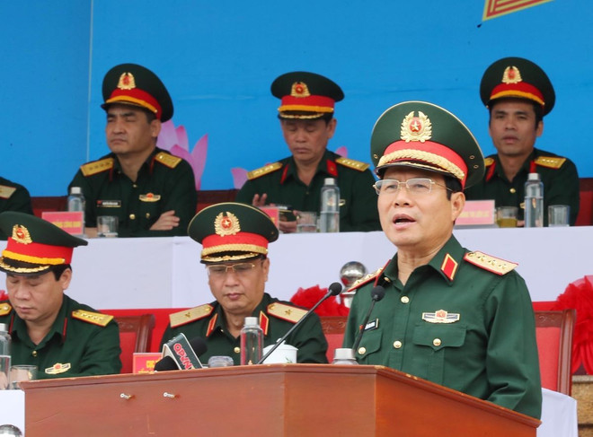 Thượng tướng Nguyễn Tân Cương phát biểu rút kinh nghiệm sau buổi hợp luyện các lực lượng vũ trang tham gia Lễ kỷ niệm 70 năm Chiến thắng Điện Biên Phủ. (Ảnh: Trọng Đức/TTXVN) ttxvn_thuong_tuong_nguyen_tan_cuong_1504-3.jpg