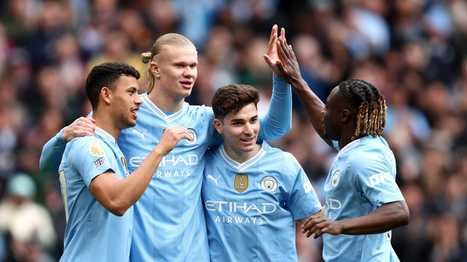 Man City hưởng lợi từ việc Arsenal và Liverpool thất bại. (Nguồn: Getty Images) man_city-1504.jpg