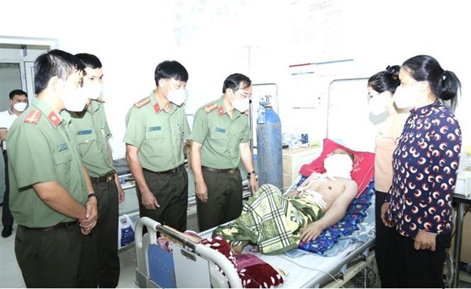 Công an Đồng Nai hỗ trợ một cán bộ có hoàn cảnh khó khăn hơn 2 tỷ đồng ảnh 1