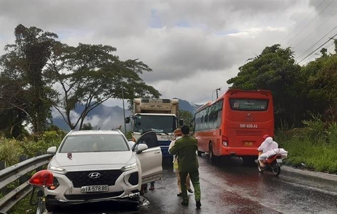 Tạm giữ tài xế gây tai nạn trên đèo Bảo Lộc khiến 2 người tử vong ảnh 1