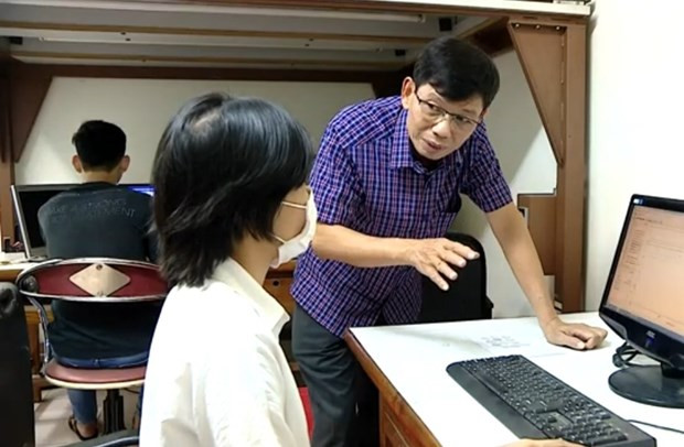 Nhà khoa học có đóng góp lớn trong ứng dụng công nghệ mạ siêu sạch PVD ảnh 2