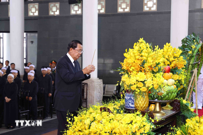 Đoàn Vương quốc Campuchia do Chủ tịch Đảng Nhân dân Campuchia, Chủ tịch Thượng viện Campuchia Hun Sen làm Trưởng đoàn, viếng Tổng Bí thư Nguyễn Phú Trọng. (Ảnh: TTXVN) ttxvn_doan_campuchia_vieng_tong_bi_thu_nguyen_phu_trong_3.jpg