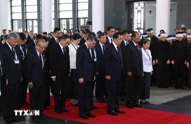 Đoàn Vương quốc Campuchia do Chủ tịch Đảng Nhân dân Campuchia, Chủ tịch Thượng viện Campuchia Hun Sen làm Trưởng đoàn, viếng Tổng Bí thư Nguyễn Phú Trọng. (Ảnh: TTXVN) ttxvn_doan_campuchia_vieng_tong_bi_thu_nguyen_phu_trong_2.jpg