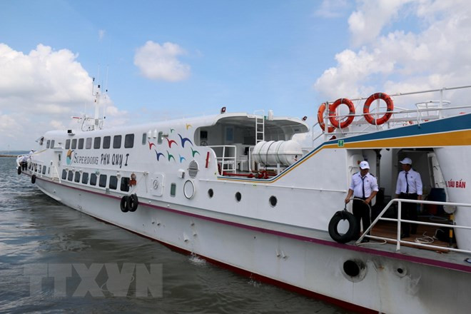 Tàu Superdong Phú Quý 1 khởi hành tuyến Phan Thiết-Phú Quý vào sáng 21/6. (Ảnh: Hồng Hiếu/TTXVN) Sự kiện trong nước 18-24/6: Vĩnh biệt giáo sư Phan Huy Lê ảnh 2