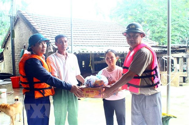 Xác định nhiệm vụ cấp bách và lâu dài ứng phó bão lũ ở miền Trung ảnh 2