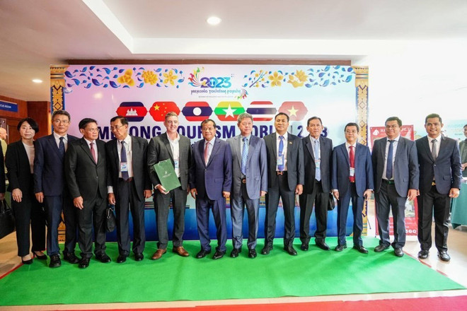 Đại diện các quốc gia tham dự Diễn đàn Du lịch Mekong năm 2023. (Nguồn: AKP/TTXVN) Diễn đàn Du lịch Mekong 2023 tìm giải pháp phục hồi du lịch bền vững ảnh 1