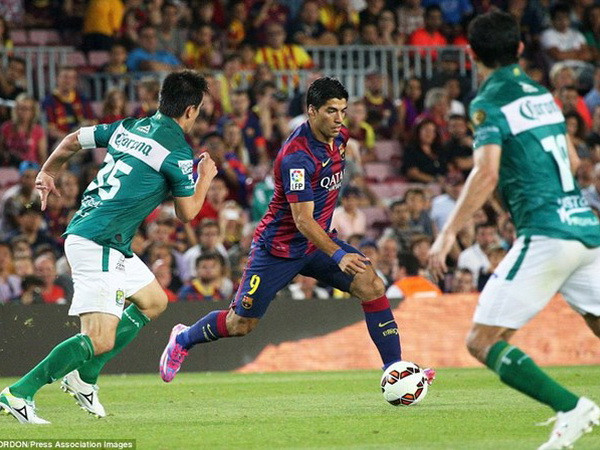 Luis Suarez thấm đòn của FIFA, cam kết không tái phạm sai lầm ảnh 1