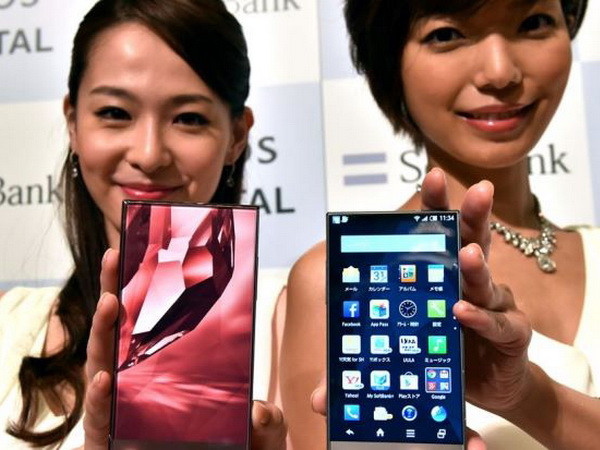 Sharp ra mắt smartphone màn hình lớn với kích thước nhỏ ảnh 1