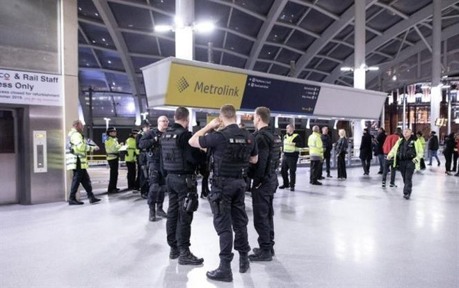 Cảnh sát Anh điều tra vụ đâm dao ở Manchester như một vụ khủng bố ảnh 1