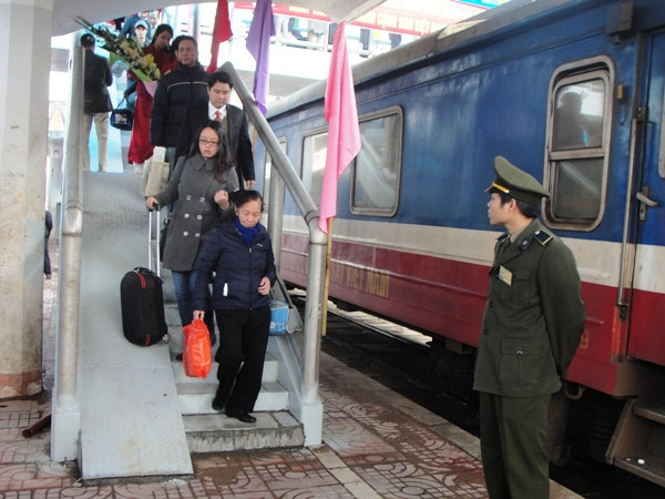 Ngành đường sắt tăng cường chống buôn lậu trên tàu ảnh 1