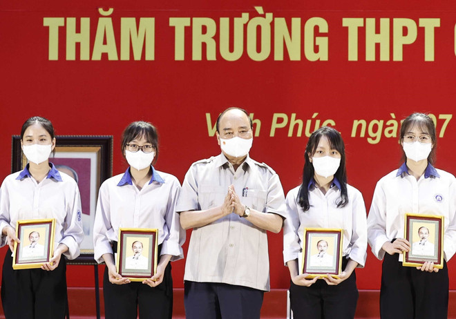 Chủ tịch nước thăm trường THPT chuyên và làm việc với tỉnh Vĩnh Phúc ảnh 1