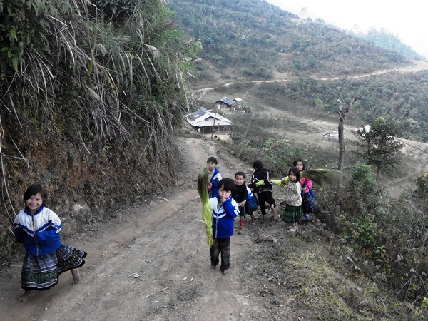 Chuyện giáo viên “gieo” chữ… lưng trời, “săn” học sinh ảnh 1