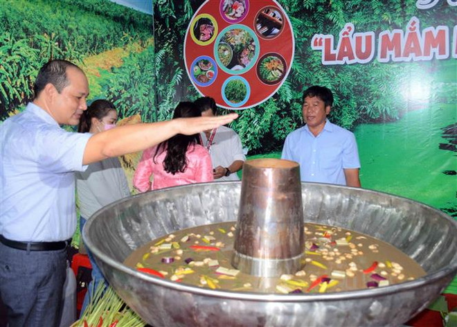 Xác lập 2 kỷ lục Việt Nam trong sự kiện “Hương rừng U Minh” ảnh 1