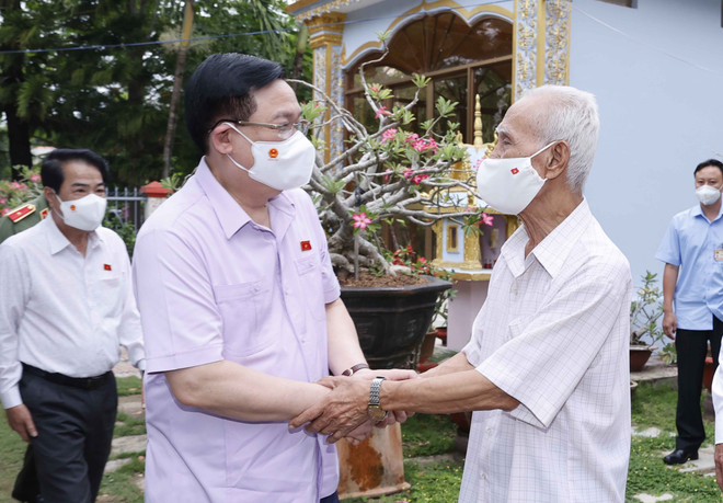 Chủ tịch Quốc hội Vương Đình Huệ thăm Bệnh viện Đa khoa Trà Vinh ảnh 2