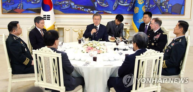 Tổng thống Hàn Quốc Moon Jae-in gặp các chỉ huy quân sự chủ chốt ảnh 1