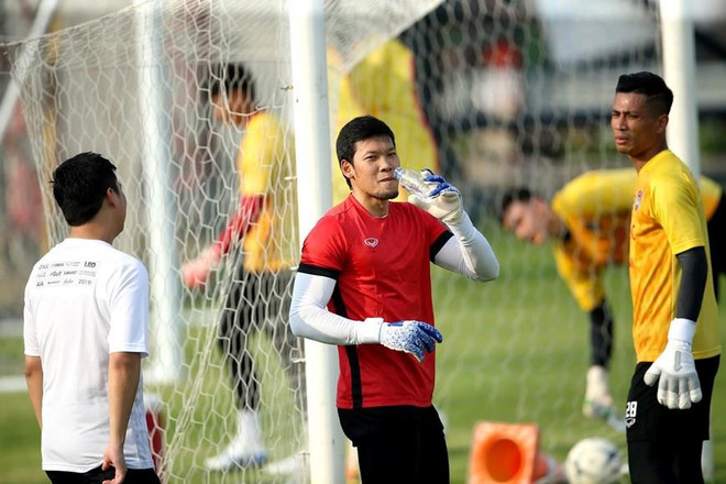 (Nguồn: Muangthong United) Thủ thành số 1 đội tuyển Thái Lan háo hức đối đầu Đặng Văn Lâm ảnh 2
