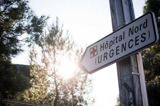 Dịch cúm lây lan, các bệnh viện ở Pháp rơi vào tình trạng quá tải ảnh 1