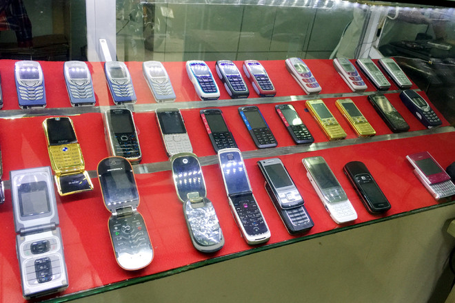 Sự trở lại của dòng điện thoại “cổ”: Không chỉ là hoài niệm ảnh 3