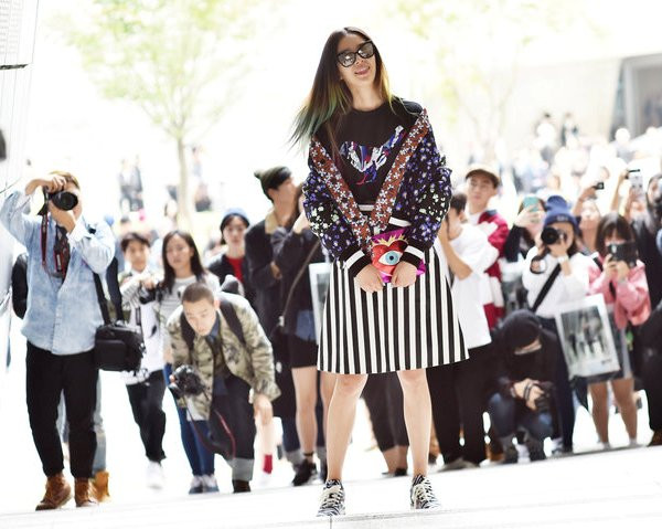 Mặc “chất lừ” như tín đồ thời trang Hàn Quốc Irene Kim ảnh 1