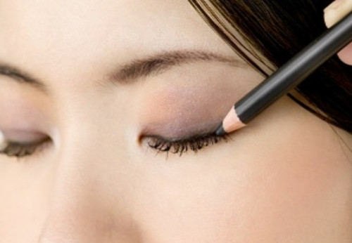 Đừng để những nếp nhăn và quầng thâm khiến đôi mắt mãi buồn ảnh 4