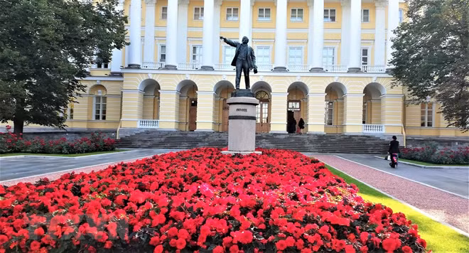 150 năm ngày sinh Lenin: 10 ngày rung chuyển thế giới từ Điện Smolny ảnh 1