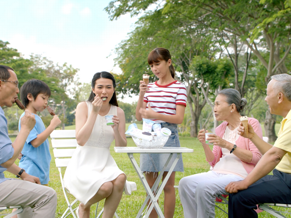 Tập đoàn TH ra mắt sản phẩm kem từ sữa tươi nguyên chất ảnh 1