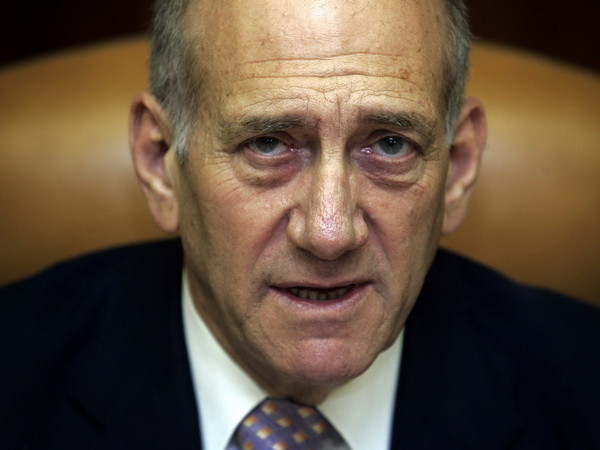 Cựu Thủ tướng Olmert phát biểu trong cuộc họp nội các ở Jerusalem ngày 10/6/2008. (Nguồn: AFP/TTXVN) Cựu Thủ tướng Israel Olmert lĩnh án 6 năm tù vì nhận hối lộ ảnh 1